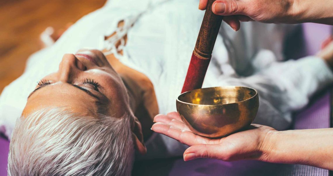 sound-meditation-tibetan-singing-bowl-VECWPNZ.jpg